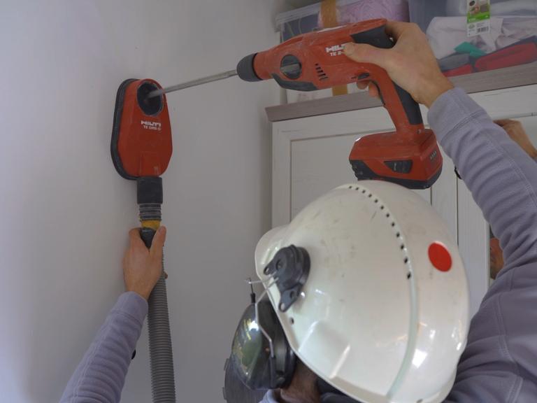 Kernbohrgerät mit Absaugung an der Innenwand